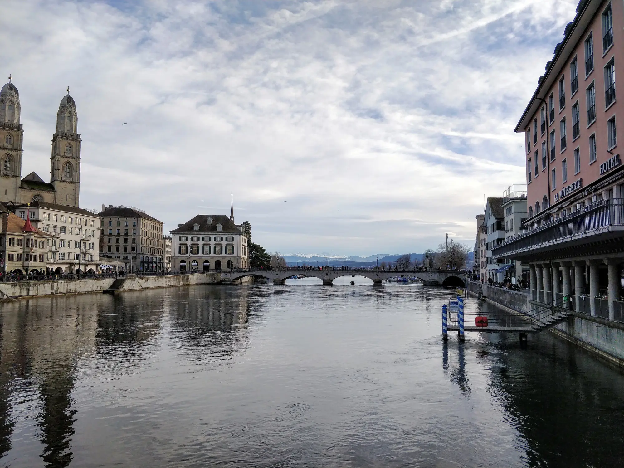 The Limmat and the Grossmünster in the centre of Zürich
